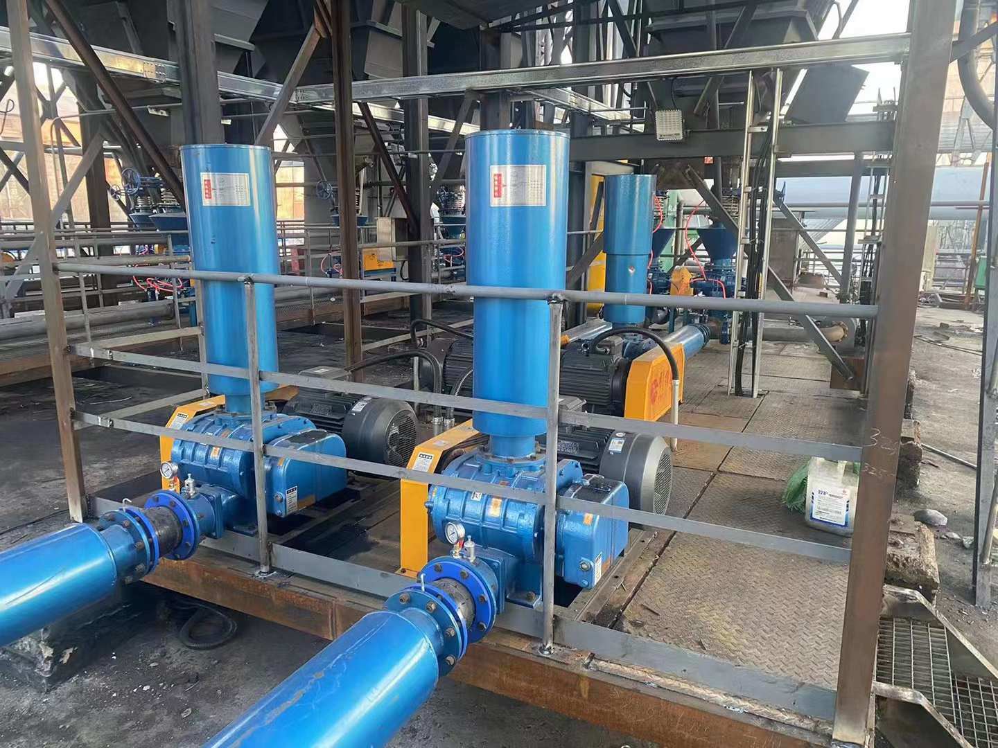 Пнеуматска опрема за транспорт честица прашине за ефикасно руковање материјалом